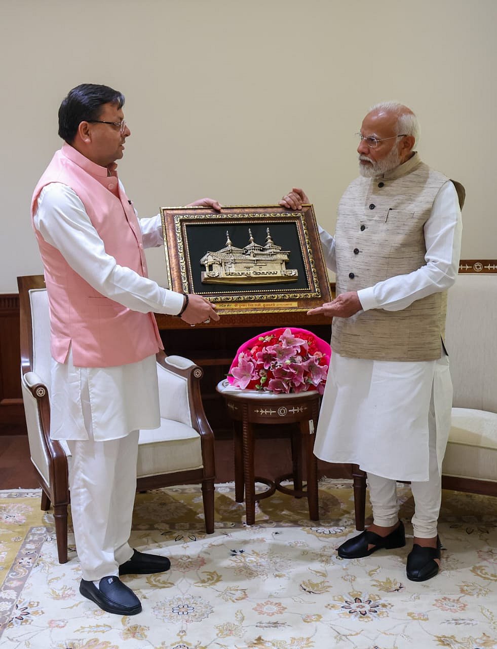 CM Dhami presented a replica of Mahasu Devta to Prime Minister Modi